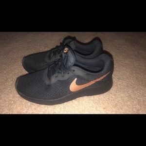 Black/gold Tanjun’s